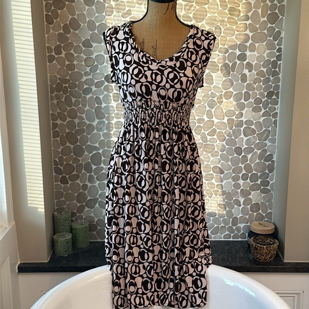 Brown and white patterned dress sinched waist - size M